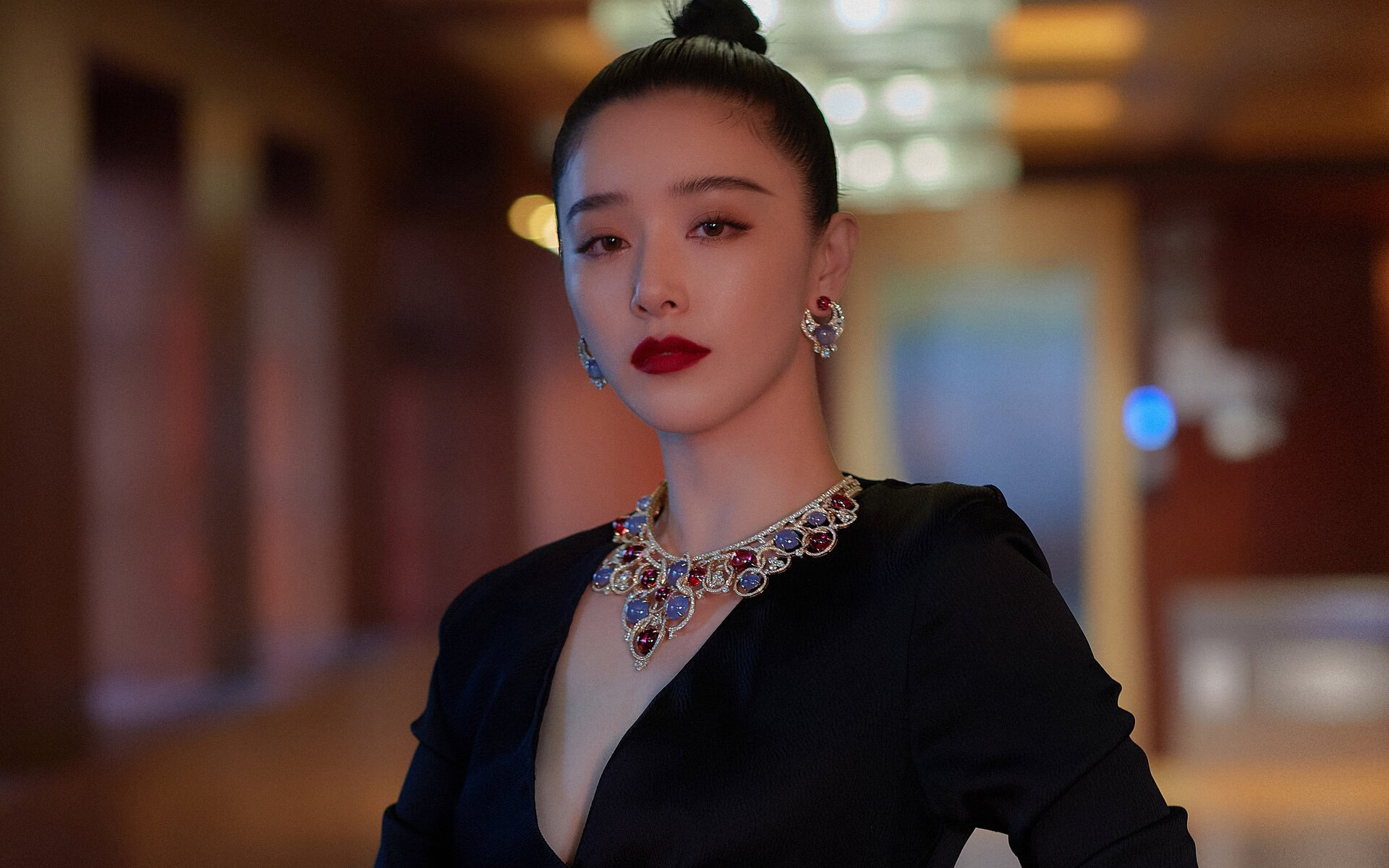 雷霆控卫赛后接受战术指导调整打法,雷霆队防守悍将