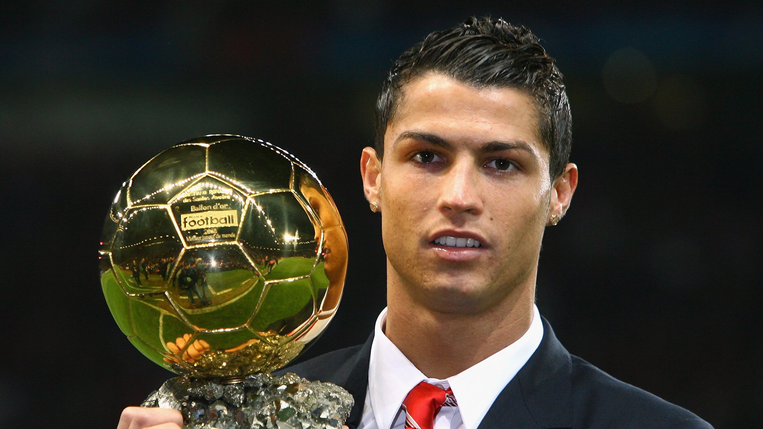 爱游戏登录-墨西哥队后卫吉梅内斯在巴黎奥运会上表现出色，吉格斯 梅西